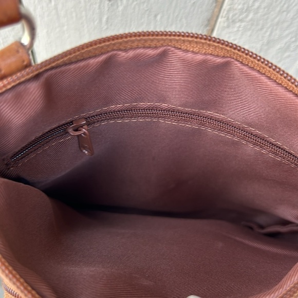 Fossil Leather Crossbody bag with Compartment for ID and Cards - Picture 4 of 7